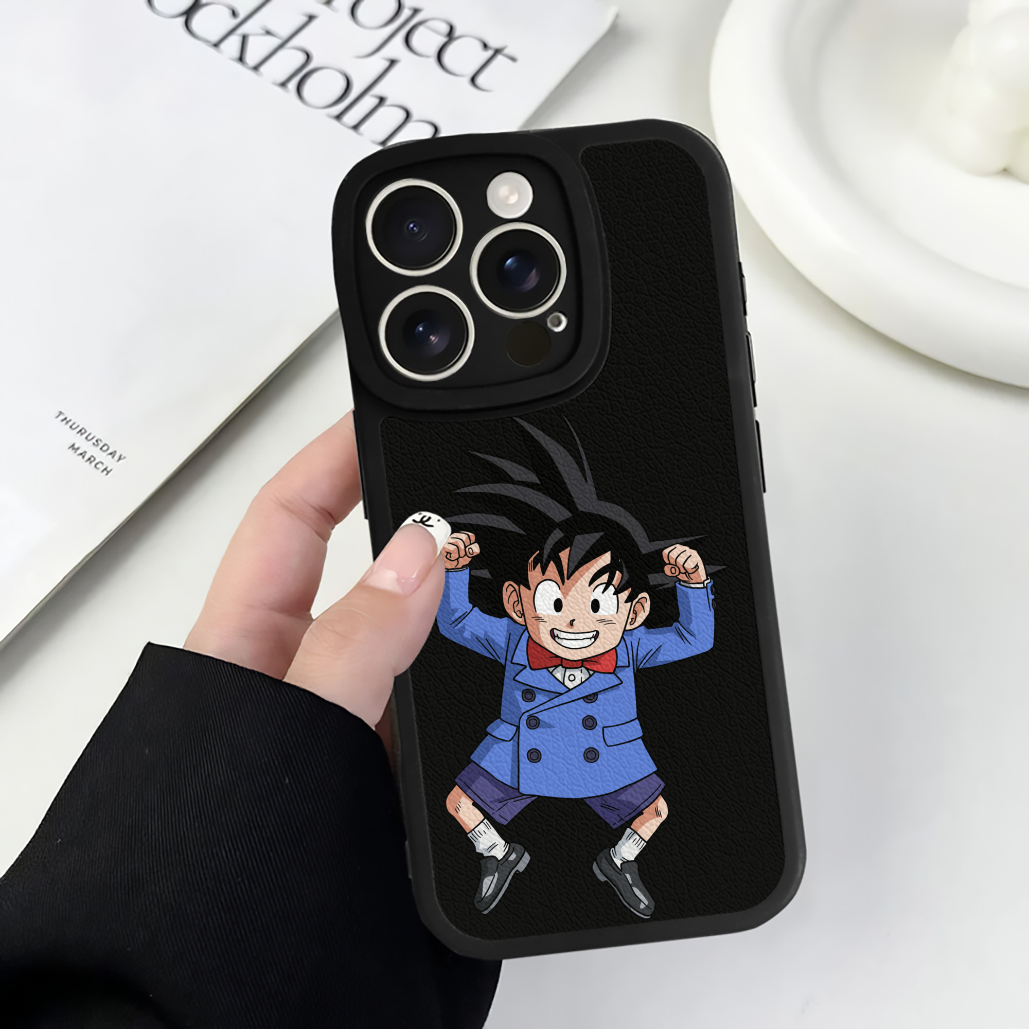 （画像用） ドラゴンボール 孫悟空（そん ごくう）Son Goku カカロット DRAGON BALL Kakarotto 【iPhone 16シリーズ対応】シリコンスマホケース（レザー調） 材質：シリコン